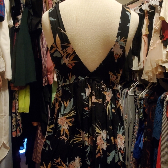 TAYLOR & SAGE DRESS- SIZE MEDIUM - Picture 7 of 8